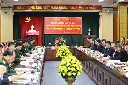 Đại tướng Phan Văn Giang, Ủy viên Bộ Chính trị, Phó Bí thư Quân ủy Trung ương, Bộ trưởng Quốc phòng chủ trì buổi làm việc.