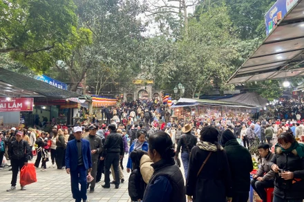 Môi trường du lịch văn minh cần sự hòa hợp của tất cả các bên, từ du khách, người dân tới người kinh doanh và đáp ứng đúng quy định của điểm đến. (Ảnh: NGỌC KHÁNH)