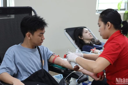 Hiến máu tình nguyện là nghĩa cử cao đẹp, thể hiện tinh thần "tương thân tương ái".