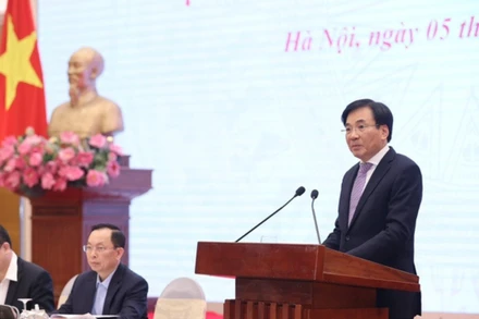 Bộ trưởng, Chủ nhiệm Trần Văn Sơn chủ trì họp báo Chính phủ thường kỳ. (Ảnh: VGP)