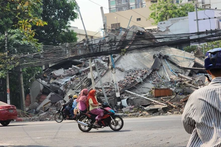 [Ảnh] Ngổn ngang trong vùng tâm chấn động đất Mandalay
