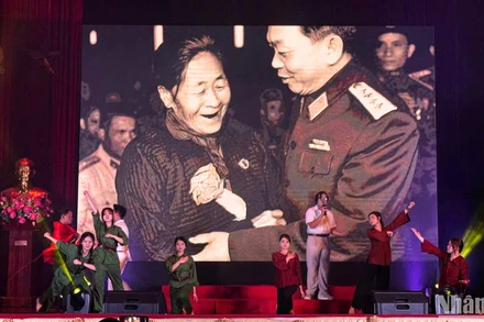 Nhiều ca khúc huyền thoại được sinh viên Trường Khoa học liên ngành và Nghệ thuật tái hiện một cách chỉn chu, sống động.