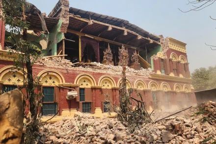 Những “rạn vỡ” văn hóa dọc đường đứt gãy Sagiang