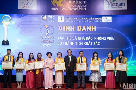 VITA Awards 2025 vinh danh các nhà báo có những đóng góp xuất sắc cho ngành du lịch Việt Nam trong năm vừa qua. (Ảnh: SƠN TÙNG)
