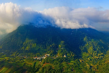 Núi Chứa Chan, hay còn gọi là núi Gia Lào, tọa lạc tại huyện Xuân Lộc, tỉnh Đồng Nai. (Ảnh: NGUYỄN AN)