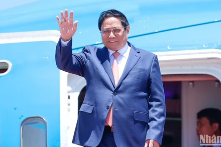 Thủ tướng Phạm Minh Chính tới sân bay quốc tế Chu Thủy Tử ở thành phố Đại Liên, tỉnh Liêu Ninh, Trung Quốc.