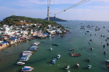 Vẻ yên bình trên làng chài Hòn Thơm, Phú Quốc. (Ảnh: TTXVN)