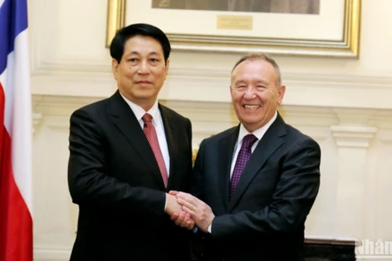 Chủ tịch nước Lương Cường hội kiến cùng Chủ tịch Thượng viện Chile Jose Garcia Ruminot tại trụ sở Quốc hội ở Santiago, Chile.