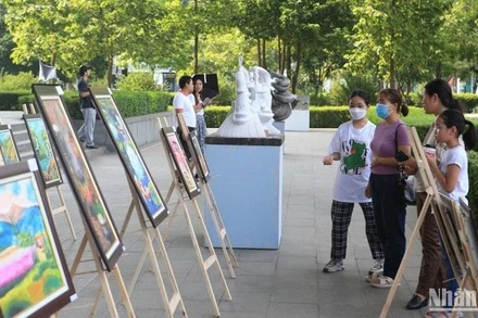 Không gian triển lãm "Sắc màu".