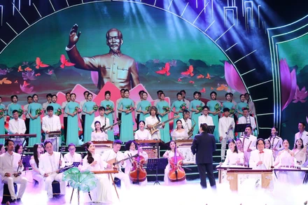 Các màn biểu diễn trong chương trình được dàn dựng công phu, chuyên nghiệp. (Ảnh: TRẦN HUẤN)