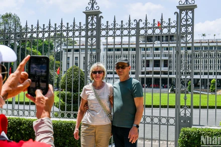 [Infographic] Ngành du lịch đón 10,5 triệu lượt khách trong 5 ngày nghỉ lễ, tăng 31,2%