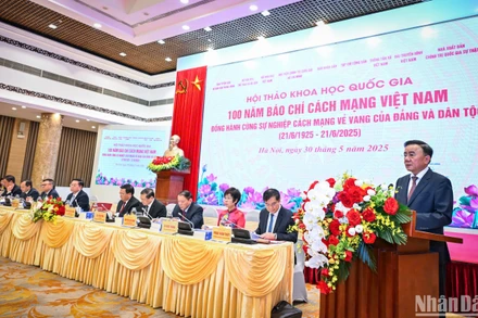 Đồng chí Trần Cẩm Tú, Ủy viên Bộ Chính trị, Thường trực Ban Bí thư chủ trì và phát biểu chỉ đạo Hội thảo. 