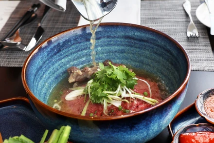 Năm 2024, phở Sài Gòn được Time Out gợi ý là món ăn mà du khách nhất định phải thử khi đến Thành phố Hồ Chí Minh. (Ảnh: TTXVN)