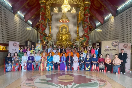 Cộng đồng người Việt Nam tại Udon Thani tổ chức đại lễ cầu siêu tưởng nhớ các liệt sĩ tại chùa Khánh An. 