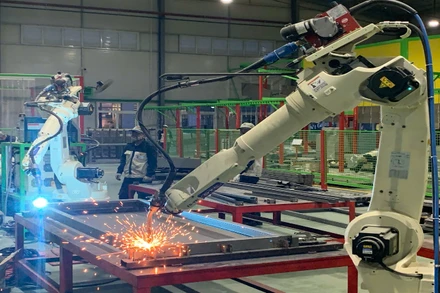 Hoạt động sản xuất tại Khu Công nghệ cao Hòa Lạc.