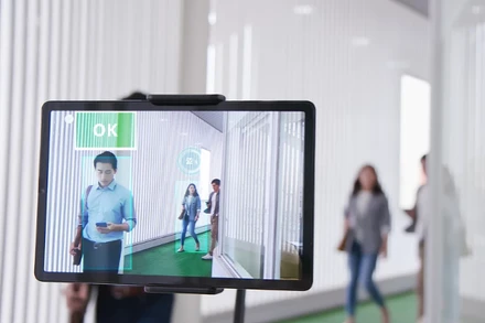 Nhận diện khuôn mặt bằng hệ thống Viettel eKYC.