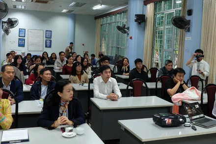 Lớp học công chúng thu hút sự quan tâm nhiều người.