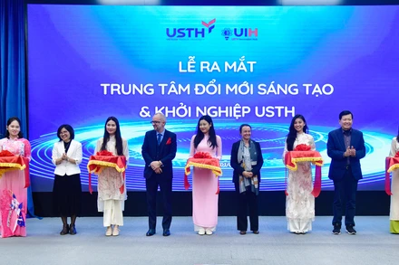 Lễ ra mắt Trung tâm Đổi mới sáng tạo và Khởi nghiệp Trường đại học Khoa học và Công nghệ Hà Nội.