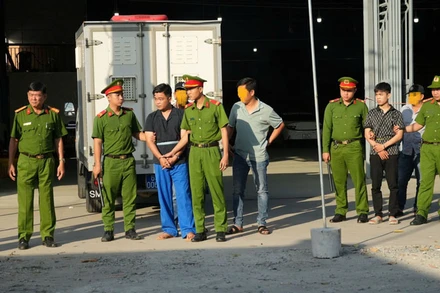 Cơ quan Công an dựng lại hiện trường vụ án.