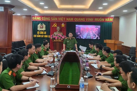 Cục Cảnh sát hình sự họp án, triển khai các tổ công tác tiến hành bắt, khám xét các đối tượng phạm tội. (Ảnh: Công an cung cấp)