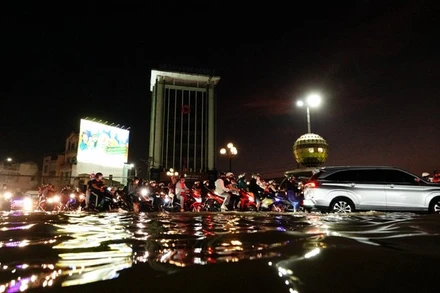 Triều cường đợt tháng 1 (âm lịch) năm 2024 đã gây ảnh hưởng đến sản xuất, kinh doanh và cuộc sống của người dân thành phố Mỹ Tho (Tiền Giang). 