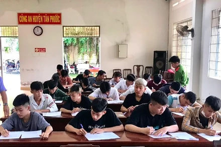 Các đối tượng viết tường trình sự việc. 