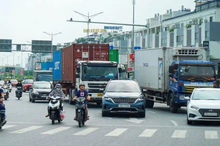 Một nút giao thông được giám sát bằng camera.