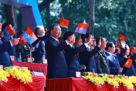 Các đồng chí lãnh đạo, nguyên lãnh đạo Đảng, Nhà nước và bạn bè quốc tế dự buổi lễ. (Ảnh TTXVN)