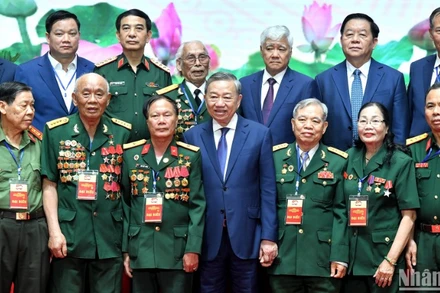 Tổng Bí thư Tô Lâm và các đại biểu dự gặp mặt.