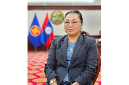 Đại sứ Lào tại Việt Nam Khamphao Ernthavanh.