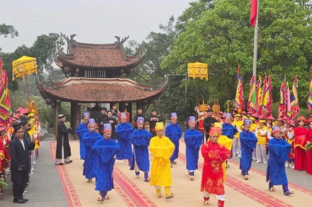 Thực hiện nghi thức Tế lễ truyền thống tại lễ giỗ Đức Quốc Tổ Lạc Long Quân.