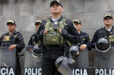 Cảnh sát Peru đang thực hiện nhiệm vụ. (Ảnh: Tân Hoa xã)