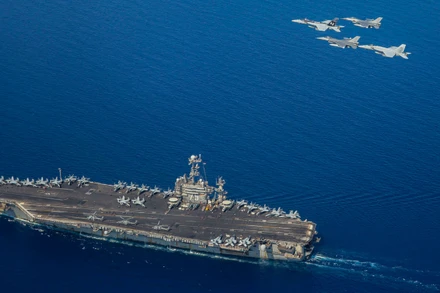 [Video] Biển Đỏ dậy sóng: Tàu sân bay Mỹ bị Houthi tấn công, Mỹ bắn hạ 11 UAV đáp trả