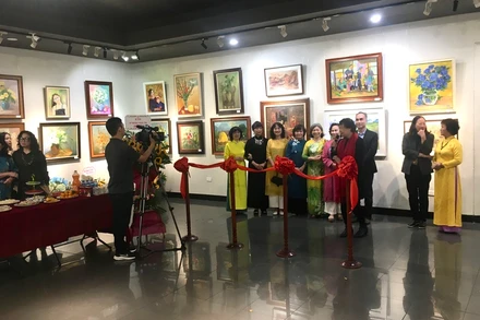 Khai mạc Triển lãm tranh "Giao mùa".