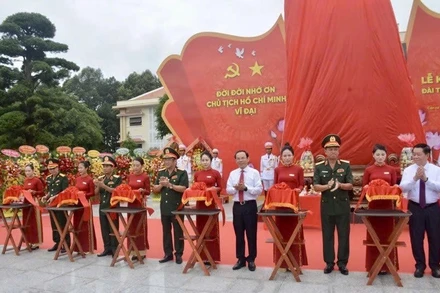 Lễ khánh thành Đài tưởng niệm Chủ tịch Hồ Chí Minh