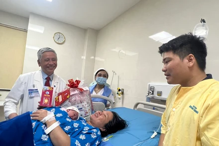 "Năm mới Giáp Thìn 2024 được dự báo là một năm với nhiều em bé “rồng vàng” ra đời, hy vọng chúng tôi có cơ hội được chăm sóc và chào đón các em ngay từ khi mới lọt lòng”, Bác sĩ CKII Trần Ngọc Hải, Giám đốc Bệnh viện Từ Dũ vui vẻ chia sẻ.