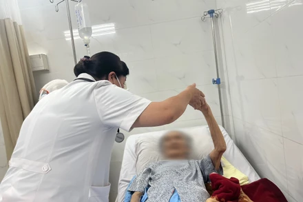 Bệnh nhân 80 tuổi mắc viêm não do virus herpes đã phục hồi sức khỏe.