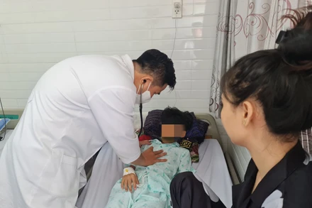 Các chuyên gia cho biết nhiều khả năng các học sinh bị ngộ độc do ăn phải thức ăn bị nhiễm độc tố vi khuẩn.