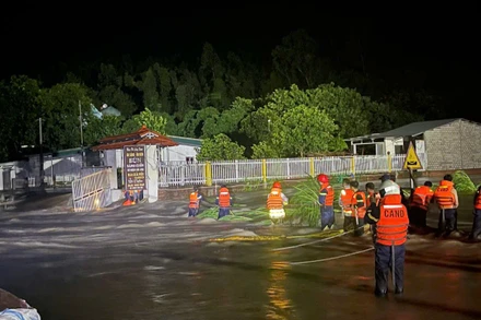 [Ảnh] Lực lượng chức năng các địa phương nỗ lực khắc phục hậu quả bão số 3