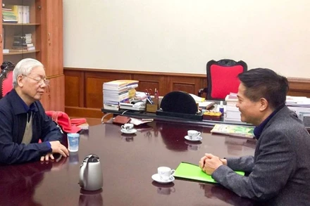 Tổng Bí thư Nguyễn Phú Trọng và PGS.TS Đào Duy Quát (Ảnh do nhân vật cung cấp)