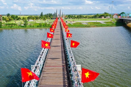 Phát huy truyền thống anh hùng, xây dựng Vĩnh Linh ngày càng văn minh, giàu đẹp