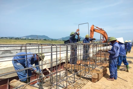 Thu ngân sách 4 tháng đầu năm 2024 bằng 43% so với dự toán