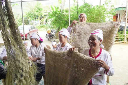 Võng gai của đồng bào Thổ ở Giai Xuân: Từ đồ dùng quen thuộc đến “thương hiệu” OCOP