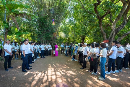 Những người "kể chuyện" nơi quê Bác