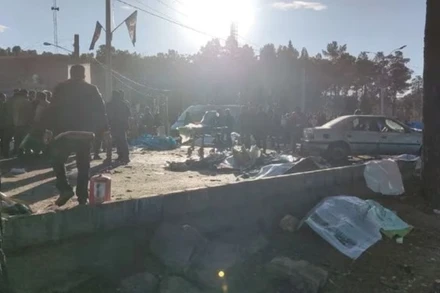 Hiện trường vụ nổ trong buổi lễ tưởng niệm chỉ huy cấp cao của Lực lượng Vệ binh Cách mạng Hồi giáo Iran (IRGC) Qassem Soleimani, ở thành phố Kerman, Iran. Ảnh: Reuters 