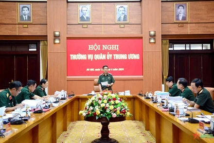 Đại tướng Phan Văn Giang, Ủy viên Bộ Chính trị, Phó Bí thư Quân ủy Trung ương, Bộ trưởng Quốc phòng chủ trì Hội nghị Thường vụ Quân ủy Trung ương xem xét, cho ý kiến một số nhiệm vụ. Ảnh: Báo Quân đội nhân dân