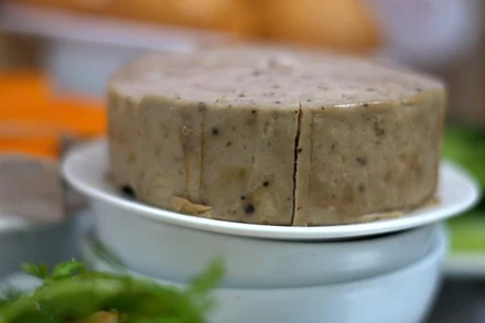 [Video] “Di sản ẩm thực” trong ngôi làng cổ hơn 500 năm tuổi