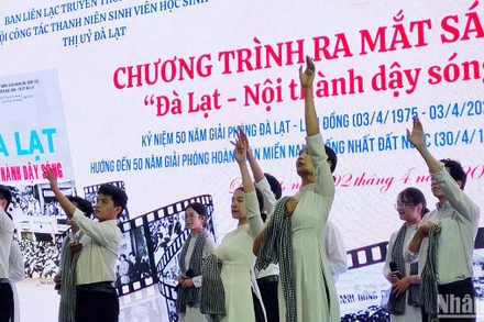 Hoạt cảnh trong chương trình ra mắt tập sách "Đà Lạt - Nội thành dậy sóng".