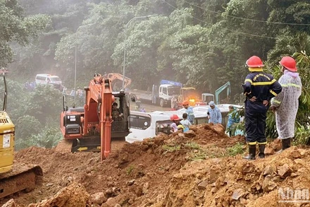 Hiện trường vụ sạt lở nghiêm trọng trên đèo Bảo Lộc.