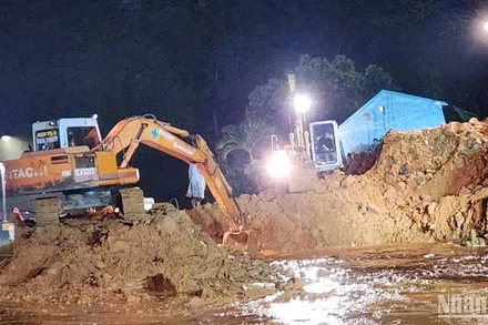 Các phương tiện được huy động thực hiện công tác cứu hộ, cứu nạn.